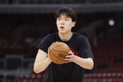 B体育app下载-拓媒：不知道杨瀚森会变成什么样 我对他的发展持怀疑态度