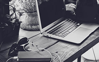 BLG分享下路双人组玩你比我猜视频：影帝来了